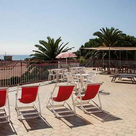 Casa Per Ferie Raggio Di Sole Bed & Breakfast Ceriale Ngoại thất bức ảnh