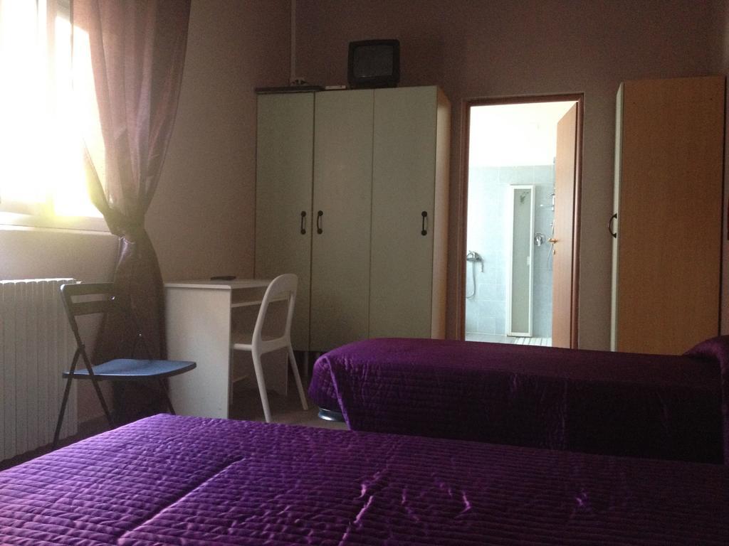 Casa Per Ferie Raggio Di Sole Bed & Breakfast Ceriale Phòng bức ảnh